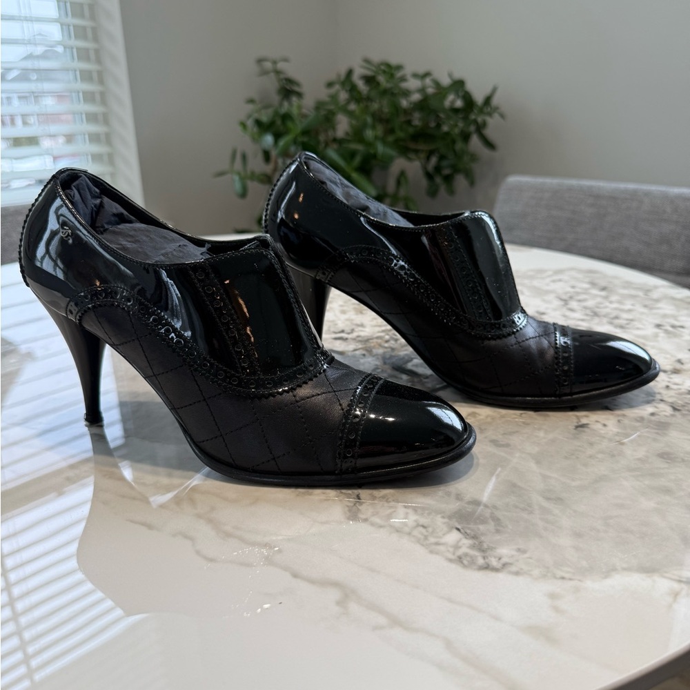 CHANEL Black Patent Leather Heels